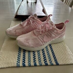 NWOT Nike crushed pink velvet sneakers 7 youth or 8.5 woman’s